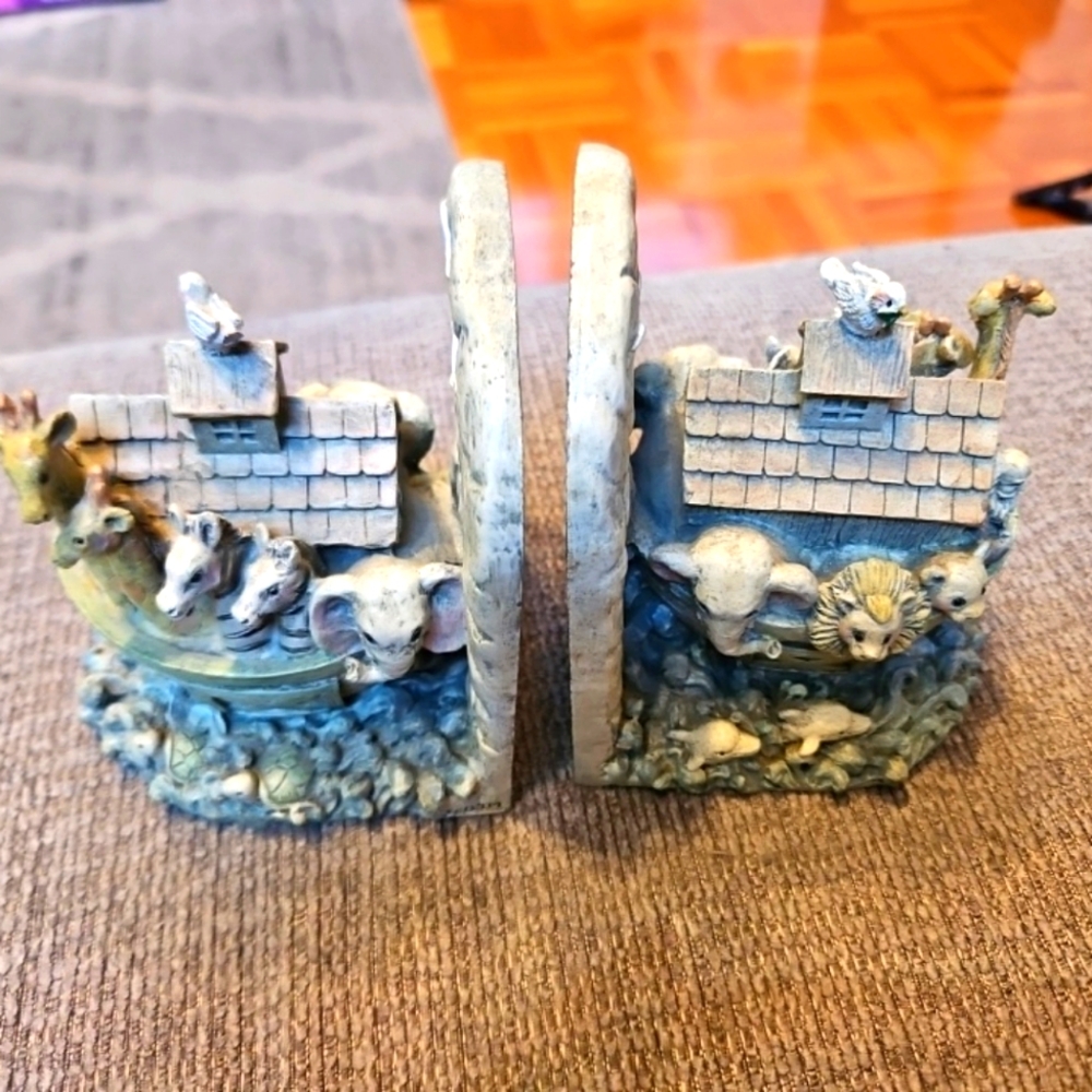 Vintage Matching Pair Of TCR TM NOAH'S ARK BOOK ENDS EUC Very Detailed NICE CUTE